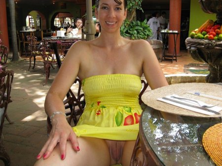 Без трусов в общественном