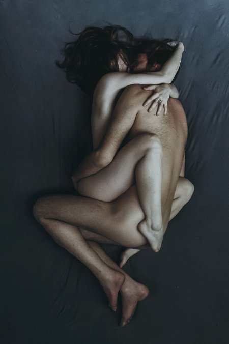 Эротическая фотосессия пары