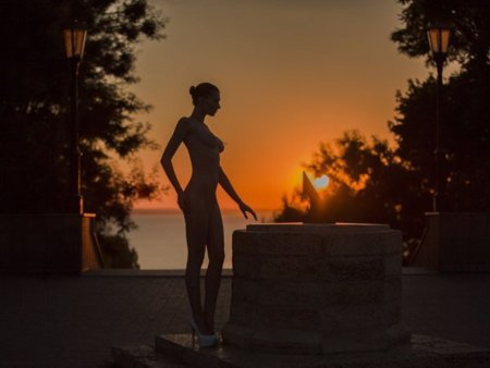 Фотосессия голышом на набережной