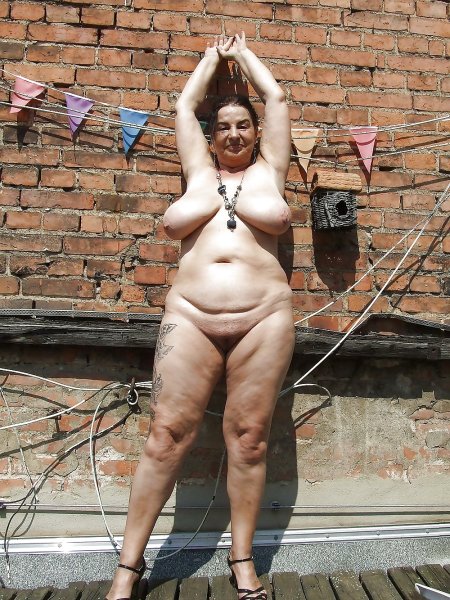 Бабушки в теле раздеваются