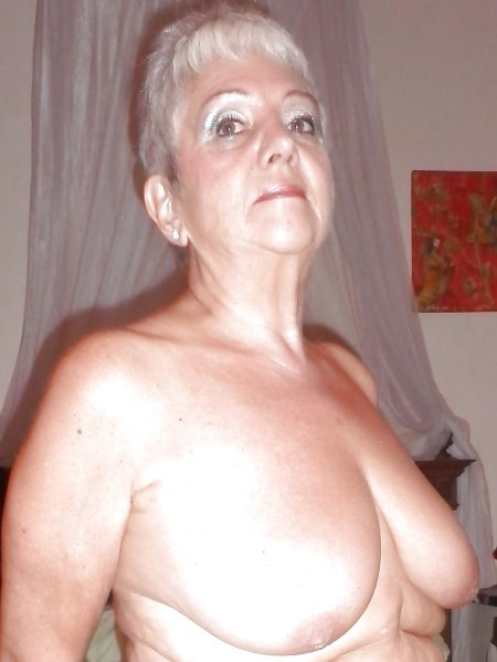 Домашние старые сиськи