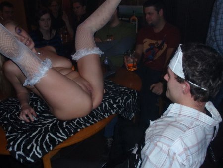 Голые девки на корпоративе