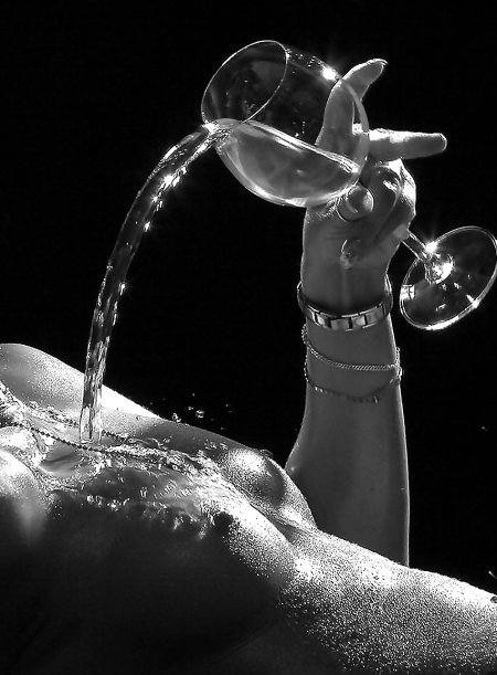 Эротическая фотосессия шампанское