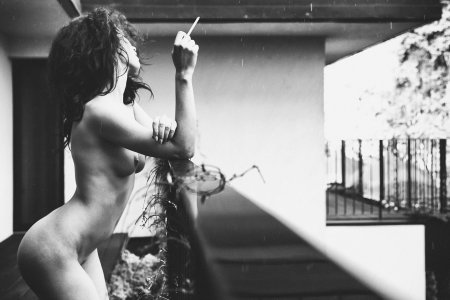 Красивые голые курящие