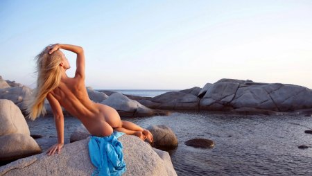 Эротические девушки на море