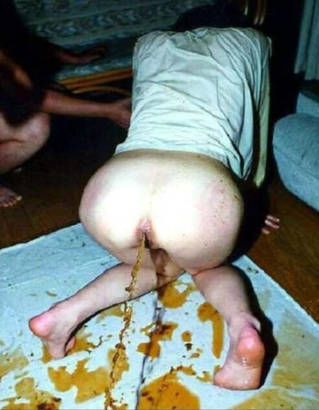 Голые женщины какают поносом