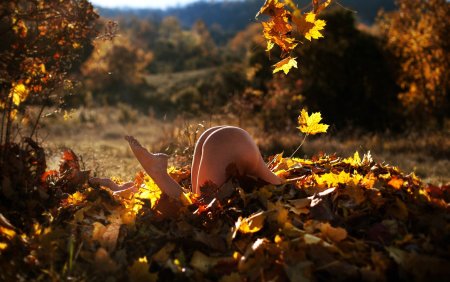 Осенняя фотосессия в стиле ню