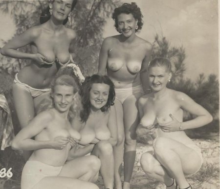Группы голых баб ретро