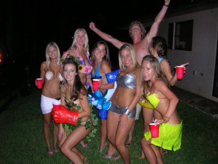 Голые девчонки на вечеринке