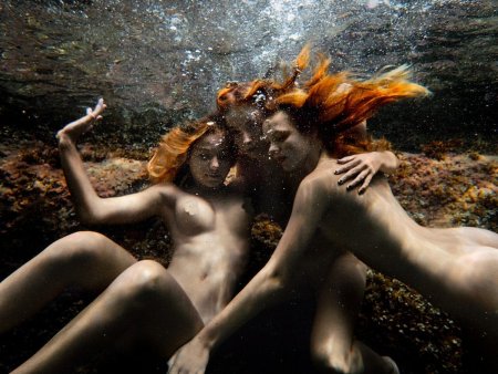 Подводные съемки голых женщин
