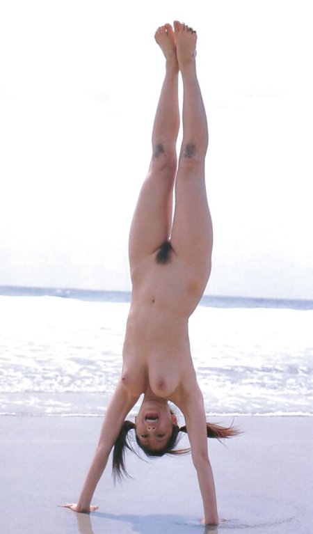 Голые молодые гимнастки