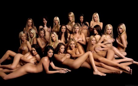 Много красивых голых женщин