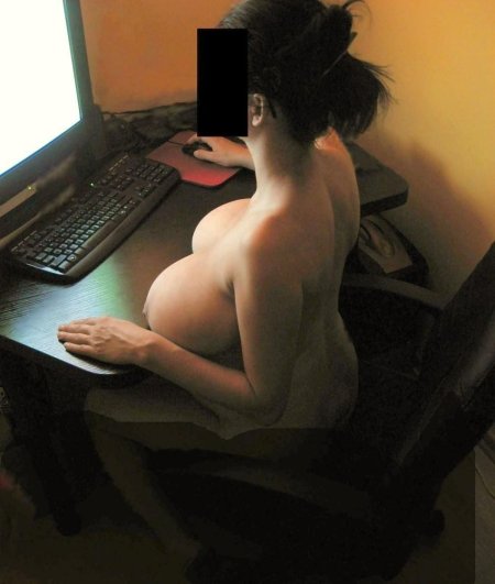 Большие сиськи за компом