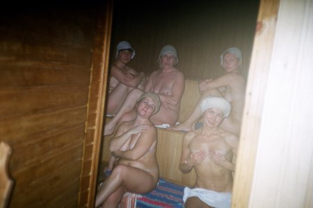 Женщины в общественной бане