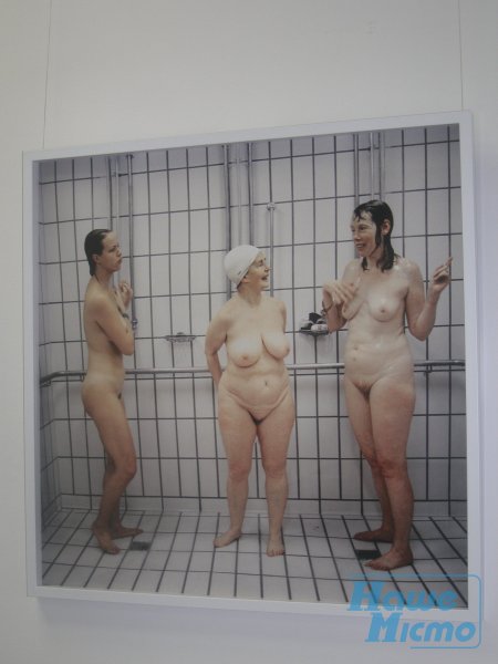 Скрытая камера в женской душевой бассейна