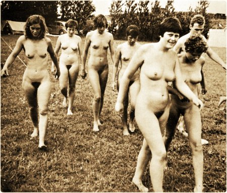 Ангела Меркель нудистка