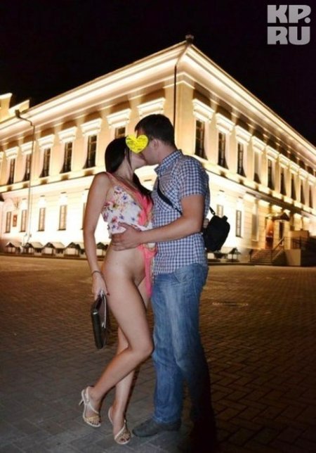 Разделась в центре города