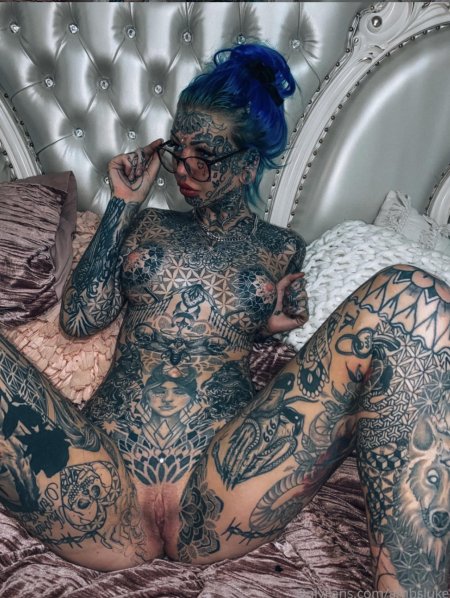 Татуированную Эмбер люк 18