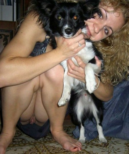 Девушка случайно засветила киску