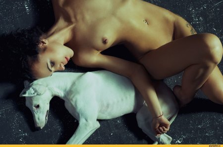 Фотосессия Славянка голая с собакой
