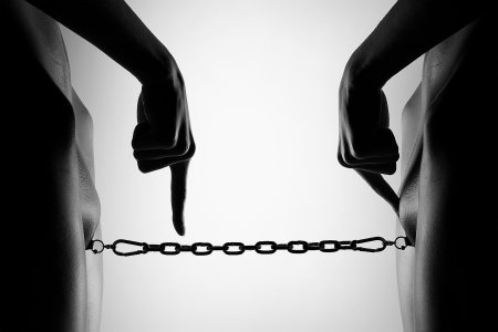 Девушки Скованные одной цепью