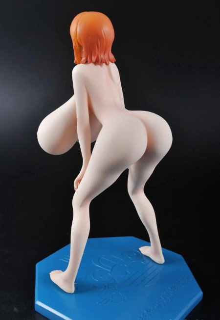 Голые эротические фигурки