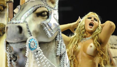 Эро карнавал Рио в Бразилии 2020