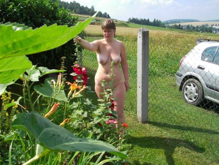 Голи на дачн