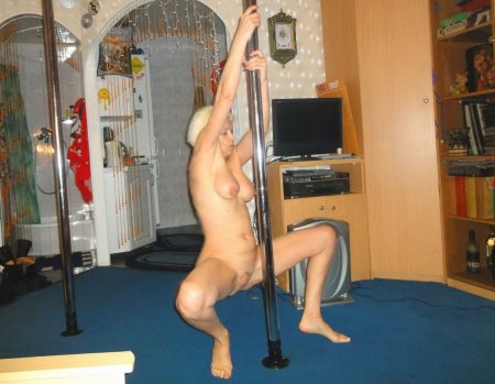 Зрелые голые бабы на шесте
