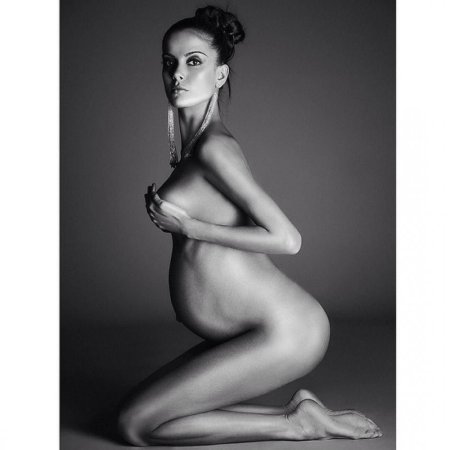 Моника Белуччи беременная ню