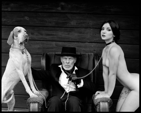 Девушка на поводке эротическом