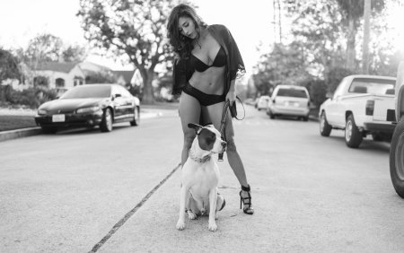 Девушка на поводке
