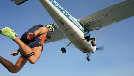 Голые парашютисты