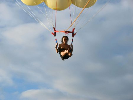 Ебля в воздухе с парашютами