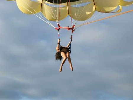 Ебля в воздухе с парашютами