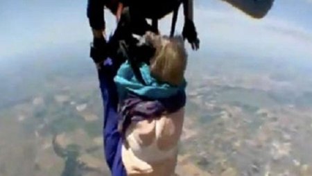 Прыжки с парашютом ню