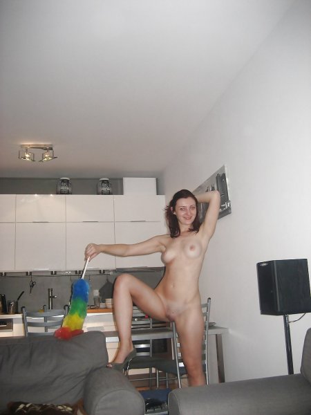 Голая в квартире частное