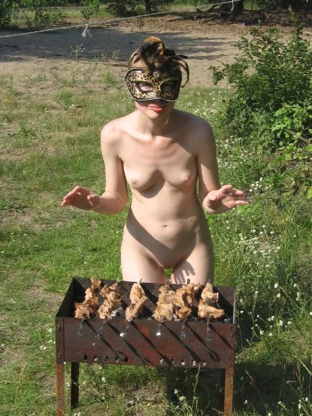Девушки голышом на шашлыках