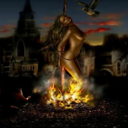 Голых женщин сжигали на костре