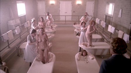 Голые женщины в сумасшедшем доме