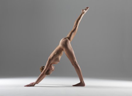 Красивые голые гимнастки