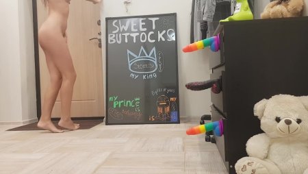 Девушка разделась перед курьером