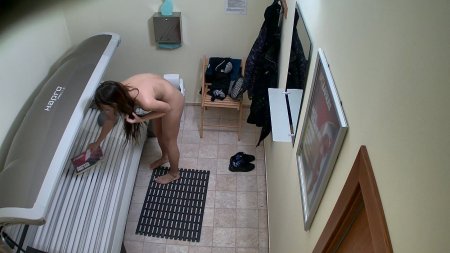 Скрытая камера в солярии