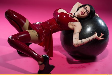 Ariane Saint медсестра