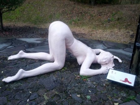 Живая эротическая скульптура