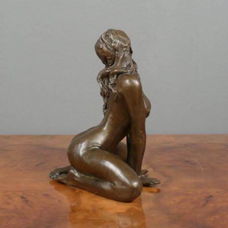 Скульптура девушки эротическая