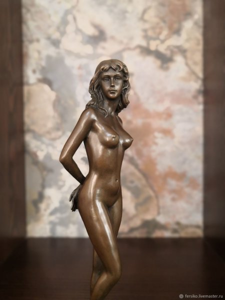 Скульптура Нагой девочки
