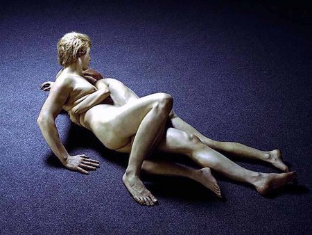 Скульптуры голых женщин