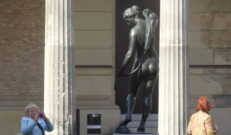 Голые статуи в фильмах