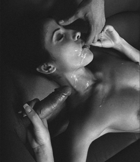 Красивый Миньет кончает